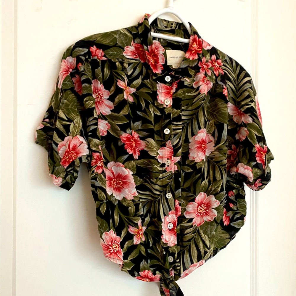 American Eagle Tropical Print Crop Tshirt